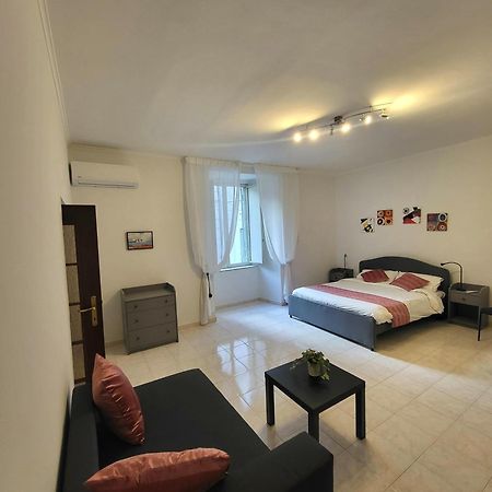 Holiday Home Deldec Неаполь Экстерьер фото